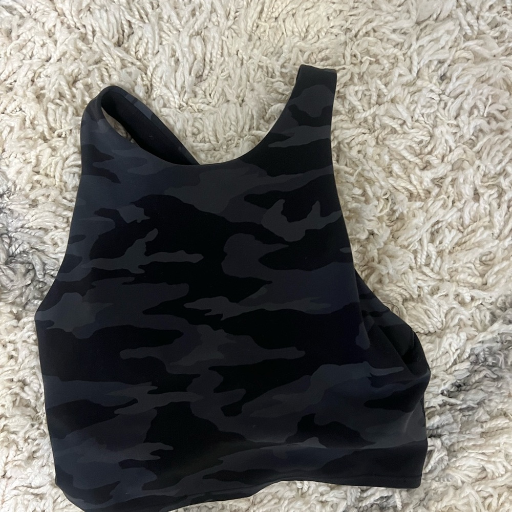 Black camo crop top Athleta with removable cups